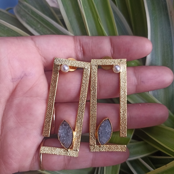 Handmade gold platted stone studded stud earrings - Picture 10 of 11